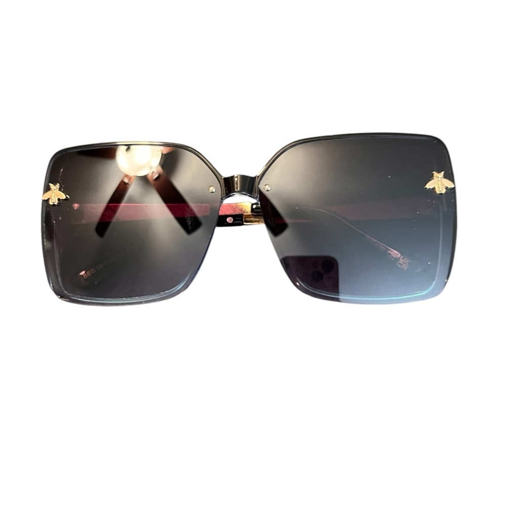 Elegant Black Sunglasses with Gold Accents - Picture 1 of 5